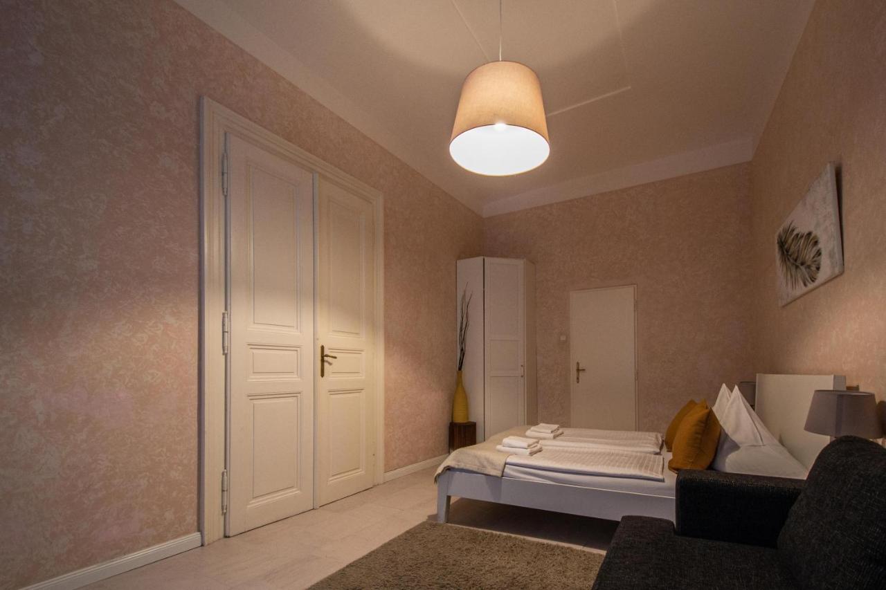 Rose Ruterra Suite Прага Екстериор снимка
